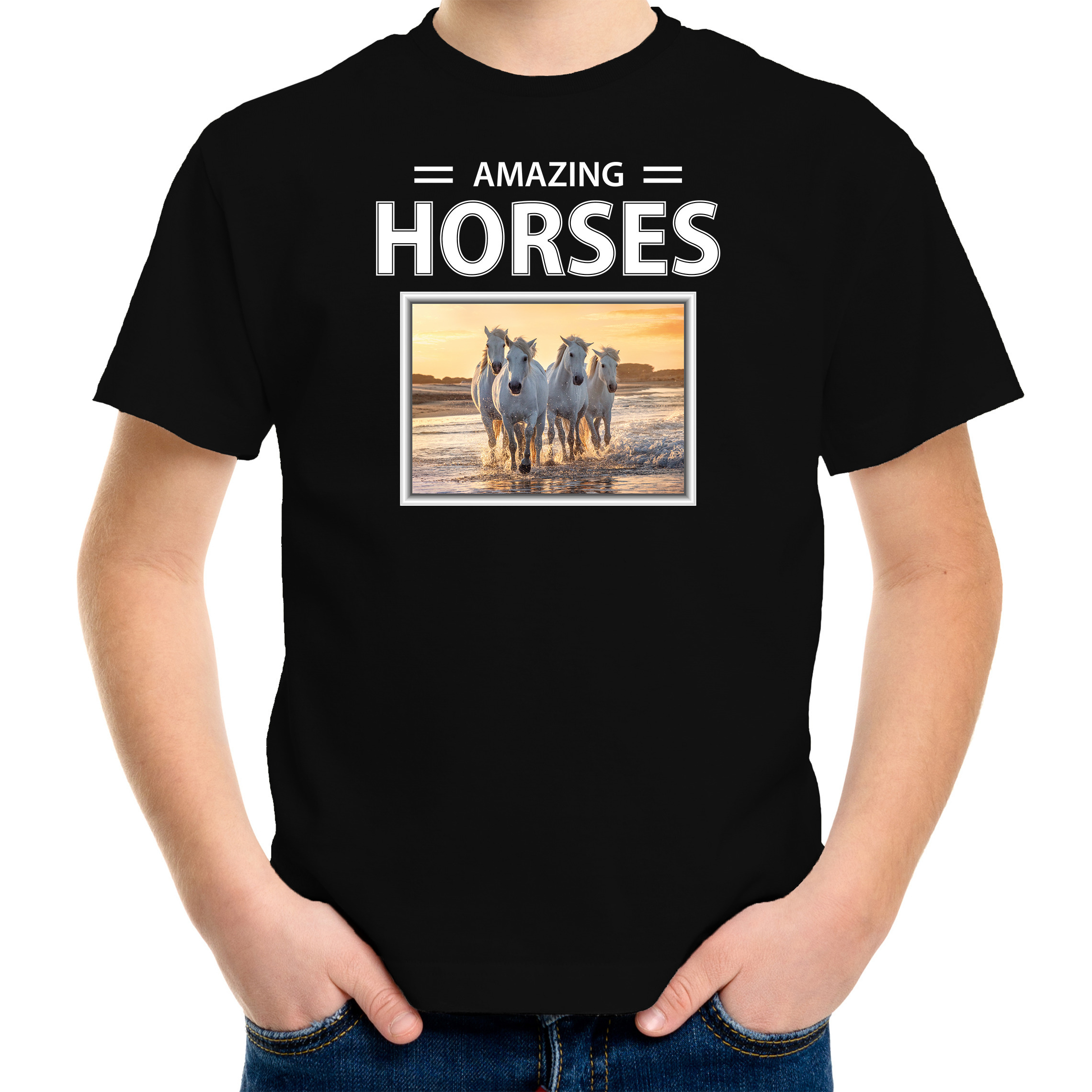 Witte paarden foto t-shirt zwart voor kinderen amazing horses cadeau shirt Wit paard liefhebber